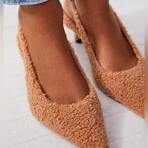 Gianni Bini pumps 6.5 tan shearling Britnie slingback kitten heel pointy new$120